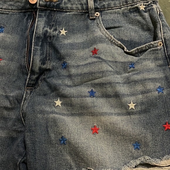 Jean shorts with red white and blue stars - Picture 2 of 4